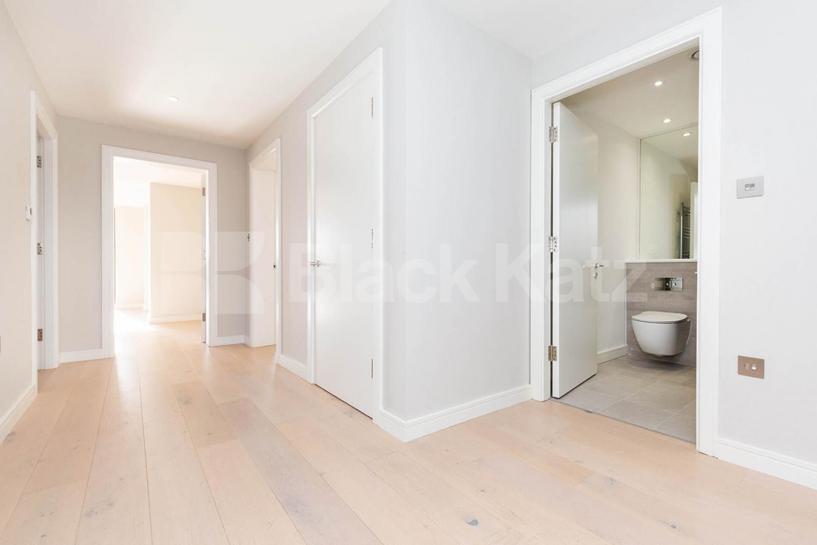 Stunny 2 bed 2 bath located within a new build with a large terrace Tottenham Lane, Crouch End